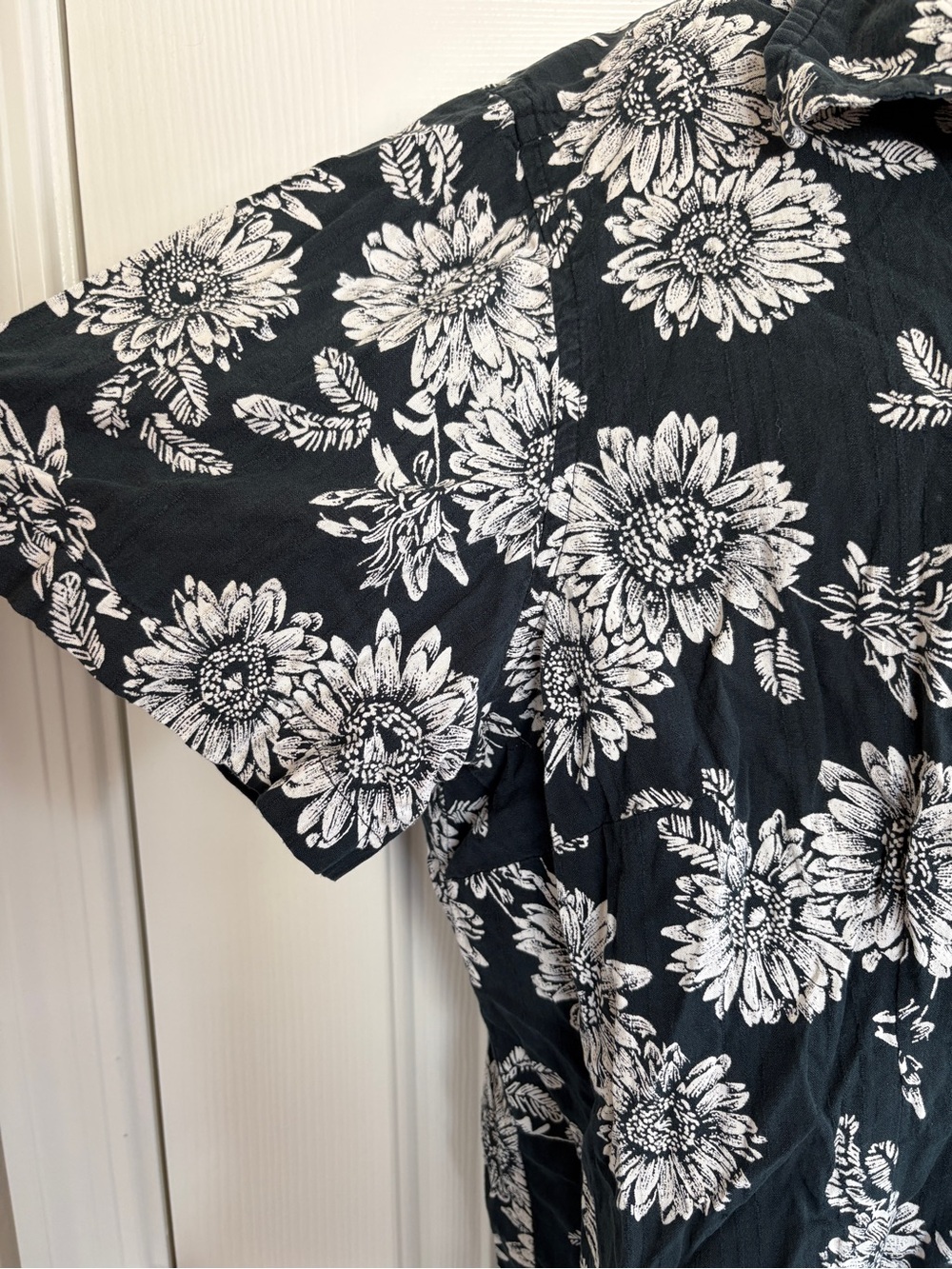 Erika Dark Green & White Sunflower Button Up with Red Buttons - Picture 4 of 11